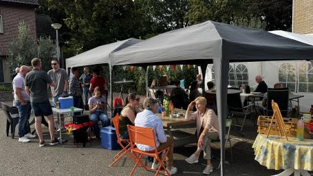 Foto 3 van 6 bij het verslag van Straat initiatief