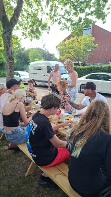 Foto 2 van 2 bij het verslag van Buurtbankje